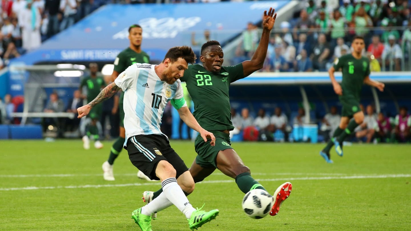 Argentina-Nigeria 2-1: Messi và Rojo đưa Argentina qua khe cửa hẹp